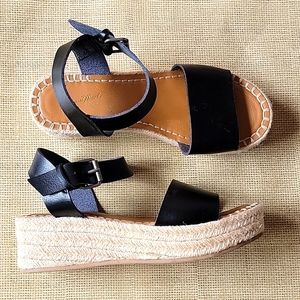 Universal Thread Black Sandals